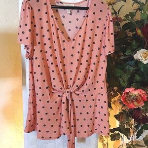 Flower and feather top that tie in the front with short sleeves.